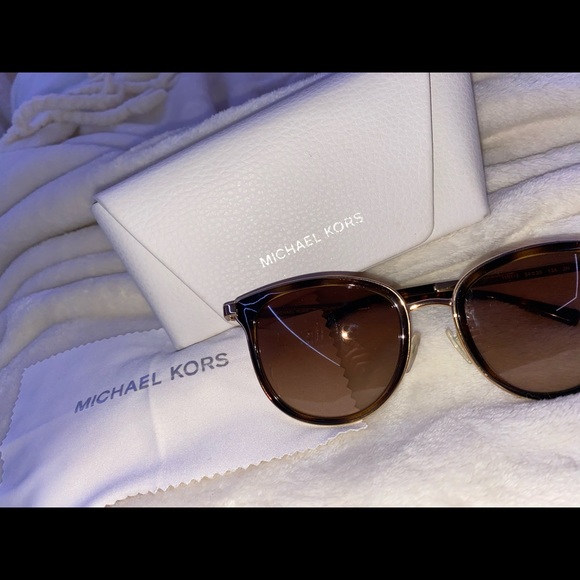 michael kors sun glasses - Picture 1 of 7